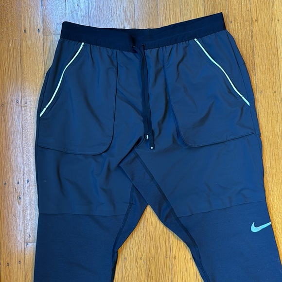 Men’s new Nike workout pants - Picture 2 of 3